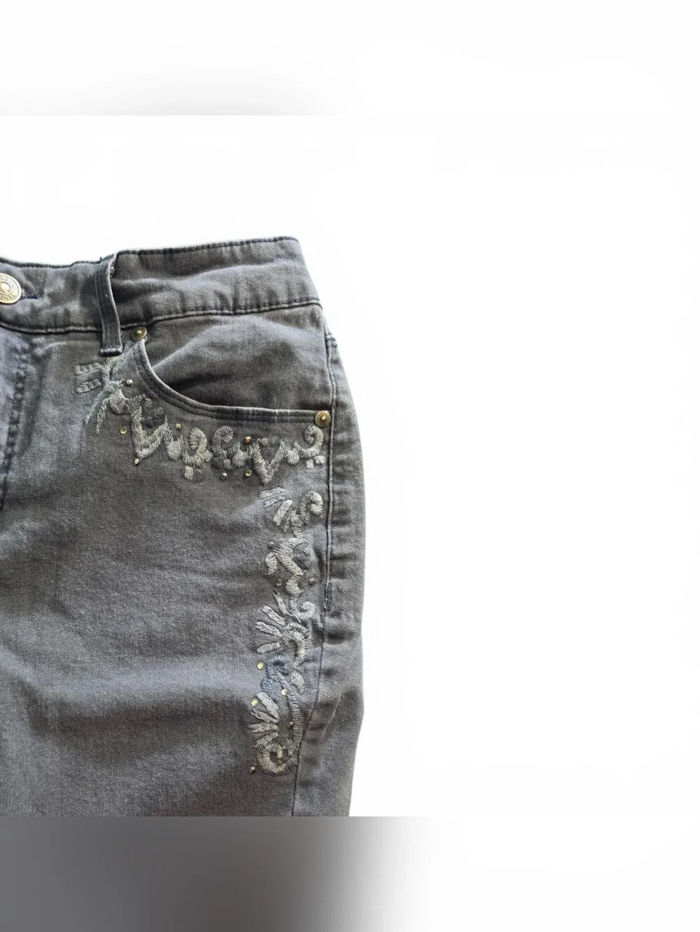 Gloria Vanderbilt Size 8 Navy Embroidered Rhinestone Bermuda Shorts 10”